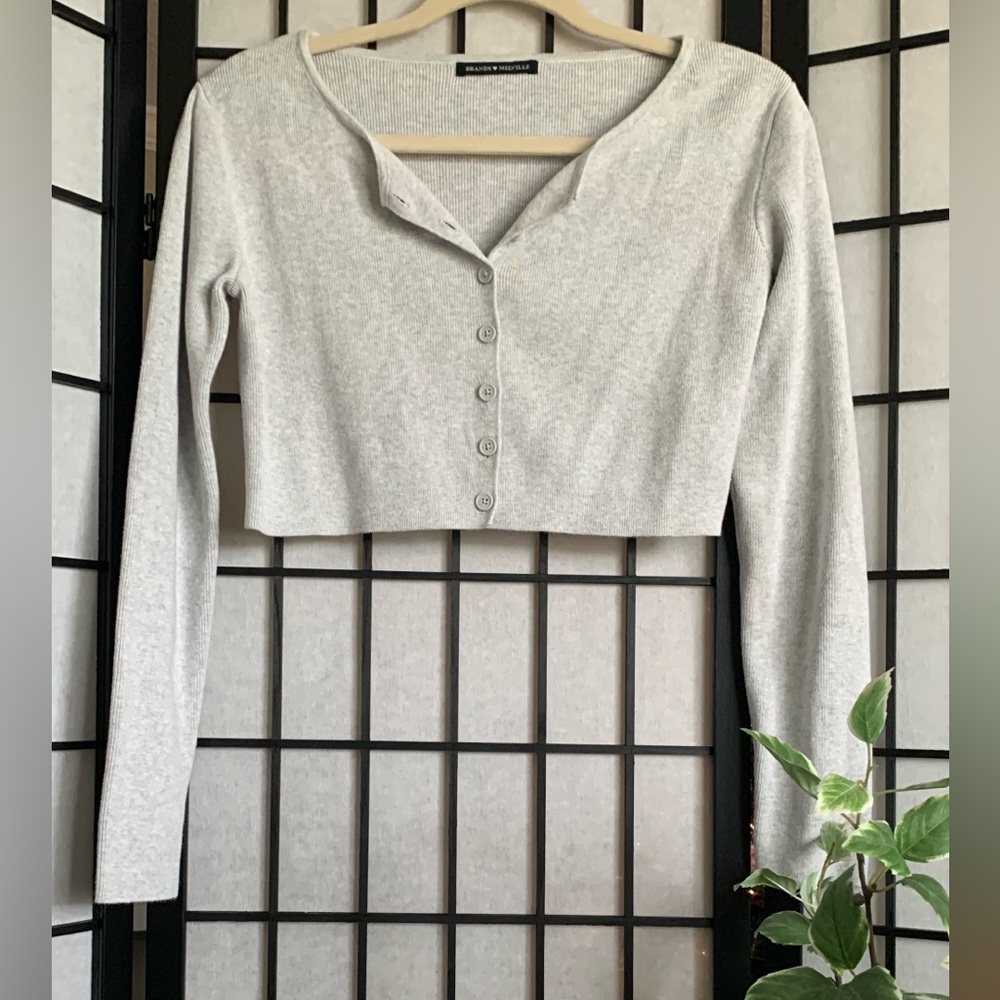 Gray Button-Up Cropped Cardigan 🩶